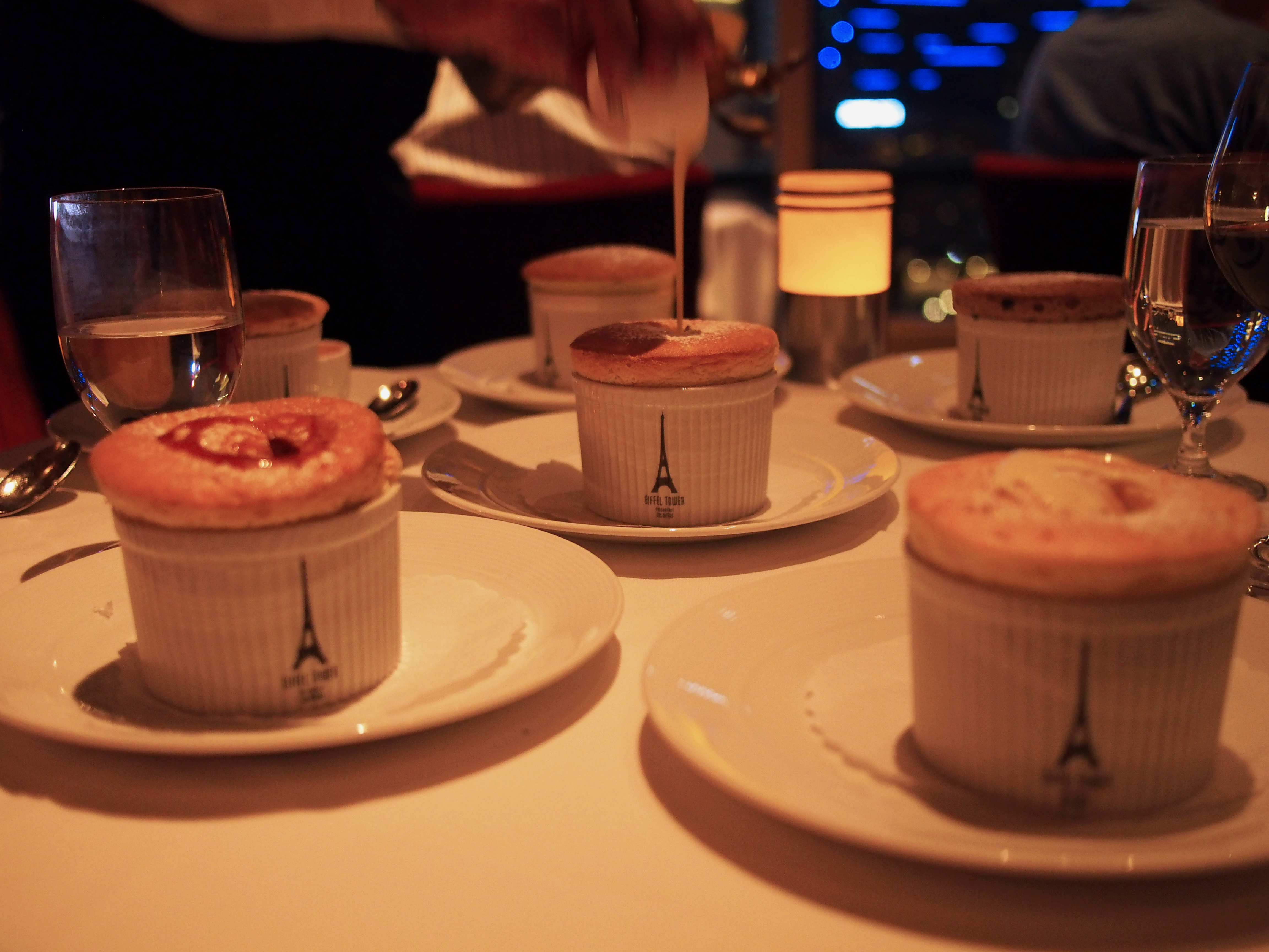 inside eiffel tower restaurant las vegas