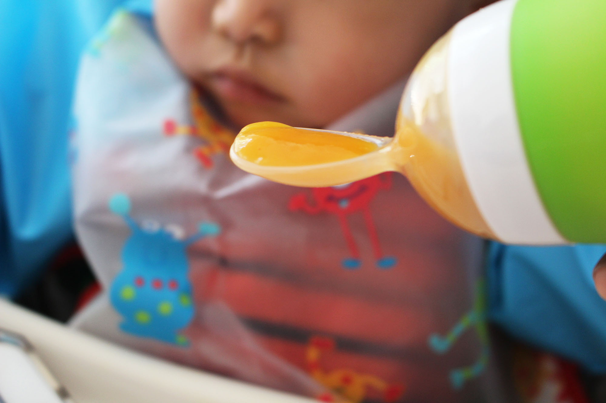 Product Review] Munchkin Soft Tip Infant Spoons and White Hot Safety Spoons  - Dreams of Velvet